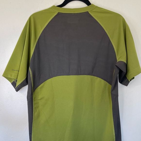 Columbia Titanium Green & Gray Short Sleeve Athletic Sports Comfy Shirt - Picture 2 of 7